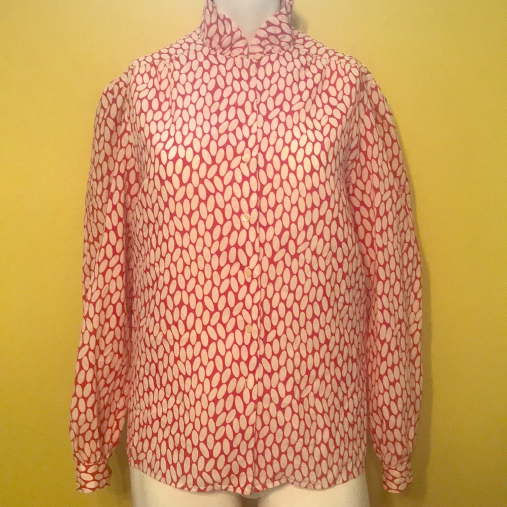 Unique oval polka dots vintage style blouse!